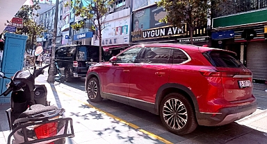 Küçükçekmece Kirazlı Sokak'ta Trafik Çilesi: Esnaf ve Vatandaşlar Mağdur
