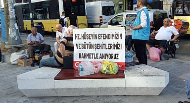 Muharrem Ayının Kutsallığı ve Kerbela'nın Acısı,Sefaköy Meydanında Diyanet Vakfı Elemanlarından Su İkramı