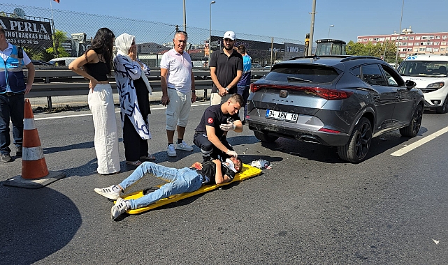 Küçükçekmece'de Trafik Kazası: Motosikletli Genç Ağır Yaralandı