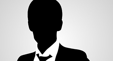 Küçükçekmece Sokakları “Çantacı Müdür”ün Peşinde: Kim Bu Kişi?