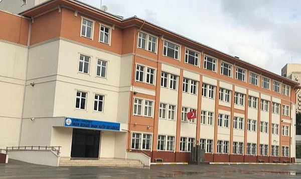 Atakent Mahallesi'nde İmam Buhari İmam Hatip Ortaokulu'nda