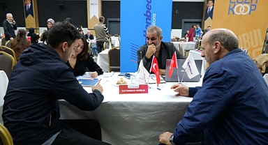 Gençlerin ve emeklilerin yoksullukla mücadelesi Emekli baba ile oğlu aynı iş kuyruğunda...