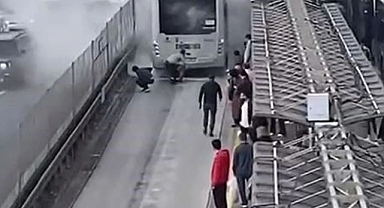 Sefaköy'de Metrobüs Yangını Panik Yarattı