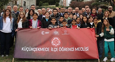 Küçükçekmece'de Milli Ağaçlandırma Günü'nde Fidanlar Toprakla Buluştu