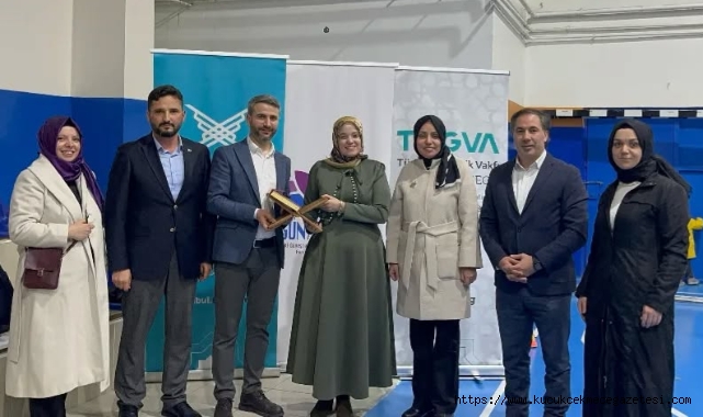 AK Parti Küçükçekmece Kadın Kolları Başkanı Saliha Karadayı Deniz, Vakıf Sofrası İftarında Gençlerle Buluştu