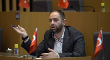 Küçükçekmece Meclisi'nde Gerilim Yükseldi: AK Parti'li Eyüp Astürk'ten Sert Sözler