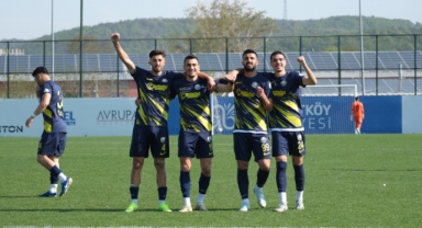 Küçükçekmece Sinopspor'dan Play-Off Öncesi Moral Galibiyeti: 4-0