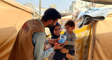 Fetih 1453 Derneği Gazze’de Bebekler İçin Mama Dağıttı: