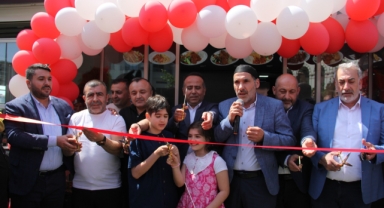 Küçükçekmece Halkalı'da Yerli ve Milli Lezzet Noktası: Gurme Kasap Burger Dualarla Açıldı