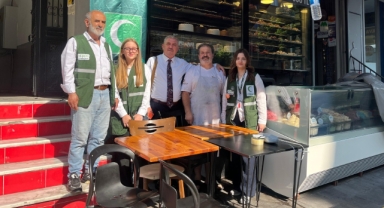 Karnesini Alan Öğrencilere YEŞİLAY'dan Tatlı Bir Sürpriz: Ücretsiz Dondurma İkramı!