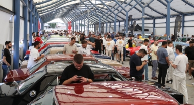 Küçükçekmece’de Klasik Tutku: 500 Araçlık Zaman Yolculuğuna Yoğun İlgi
