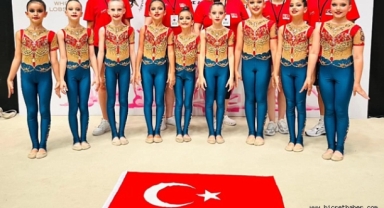 Türk Bayrağını Yere Serip Fotoğraf Çektirdiler: Lotus Ritmik Cimnastik Kulübü'ne Tepkiler Çığ Gibi 