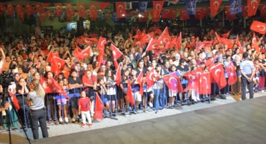 Küçükçekmece'de 30 Ağustos Zafer Bayramı Kutlamaları Renkli Görüntülere Sahne Oldu.