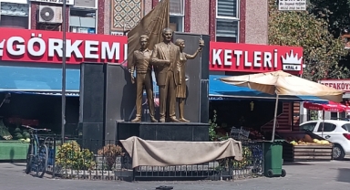 Sefaköy'de Atatürk Anıtı Çevresinde Saygısızlık Tepkisi