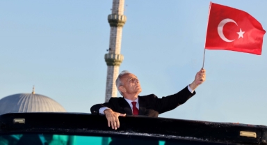 Küçükçekmece’de Cumhuriyet Coşkusu Sokaklara Taştı! 