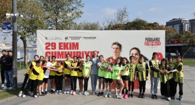 Küçükçekmece’de Cumhuriyet Rüzgârı: Minikler ve Gençler Bayram İçin Yarıştı