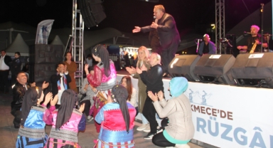 Küçükçekmece'de Trabzon Günleri Coşkusu: Kaymakamın Katılmaması Dikkatlerde Kaçmadı. 