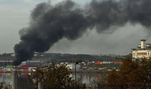 Halkalı Gümrük’te Korkutan Yangın: Konteyner Alev Alev Yandı, Ekipler Facianın Eşiğinden Döndürdü 