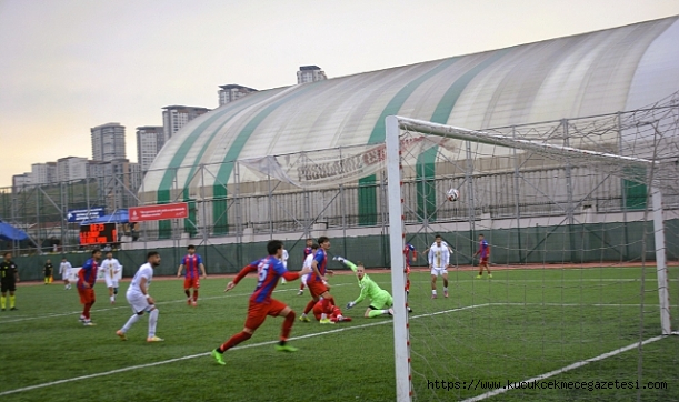 Yağmur Altında Unutulmaz Mücadele: Küçükçekmece Sinopspor A.Ş, Son Dakikada Zirveye Ortak Oldu