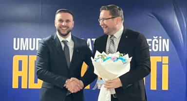 AK Parti Küçükçekmece'de Devir Teslim Töreni Gerçekleştirildi 