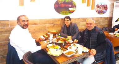 Şanlıurfalılar Dernek Başkanı Özay'dan Basına Vefa: Gazeteciler Günü'nde Anlamlı Buluşma