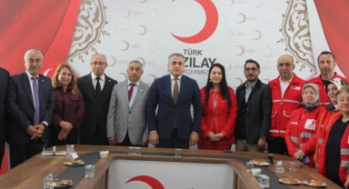 Küçükçekmece Kaymakamı Mustafa Anteplioğlu Kızılay'ı Ziyaret Etti: 