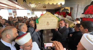 İnönü Mahallesi’nin Efsane Muhtarı Niyazi Sarısoy Son Yolculuğuna Uğurlandı 