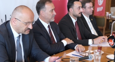 Küçükçekmece'de Muhtarlar ve MHP Teşkilatı Aynı Masada Buluştu 