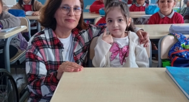 Merve Tekin'den 1- A sınıfı arkadaşları ve öğretmenine sürpriz ziyaret