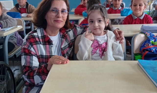 Merve Tekin'den 1- A sınıfı arkadaşları ve öğretmenine sürpriz ziyaret
